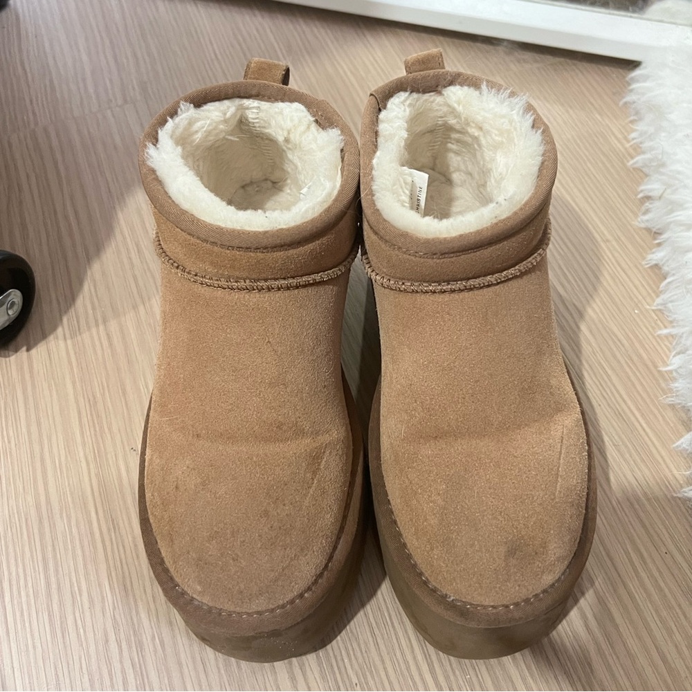 Women Sz 7 Tan Suede Ankle Boots with Fur Lining
